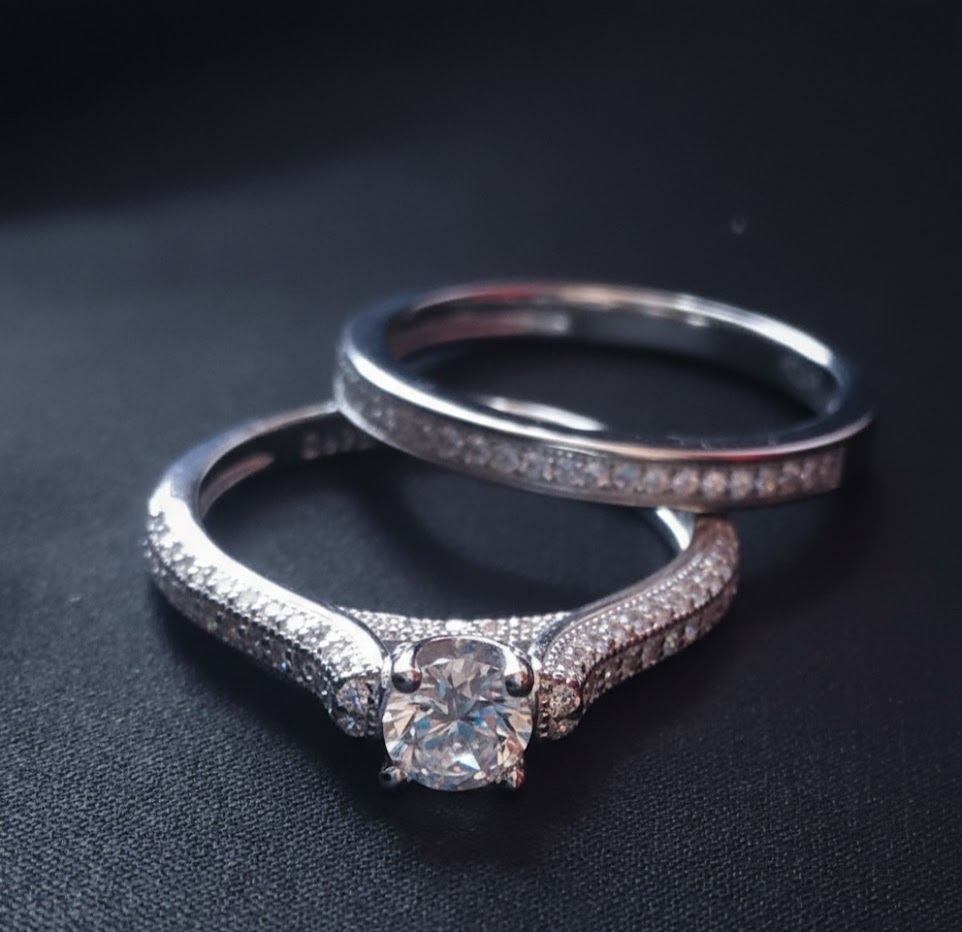 Elegant Duo Set of Sterling Silver Rings With Moissanite - Image 2